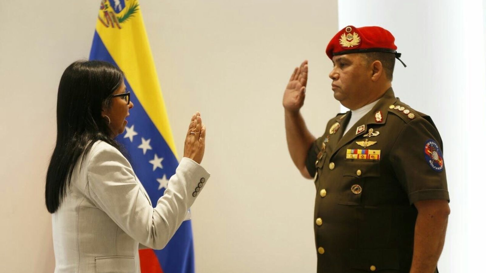 Foto: Gustavo González jura su cargo como consejero de Seguridad e Inteligencia de la Presidencia en enero de 2019. (EFE)