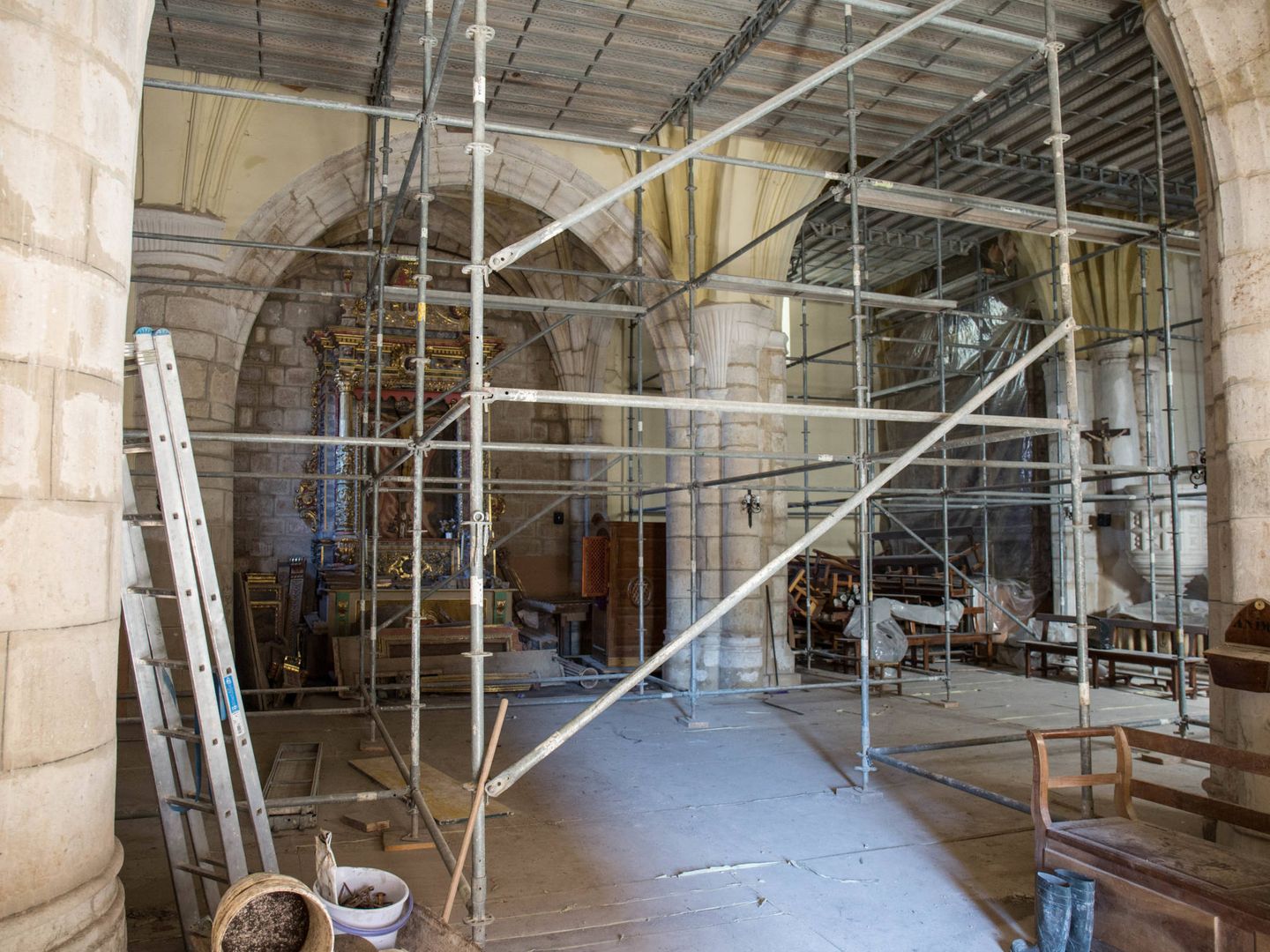 Interior de la iglesia de la Asunción de Nuestra Señora, en Arraya de Oca. (D. B.)