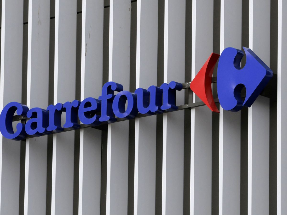 Foto: Carrefour busca trabajadores: estas son las ofertas de empleo con las que puedes ganar sueldos de más de 1.200 euros al mes | REUTERS Eric Gallard