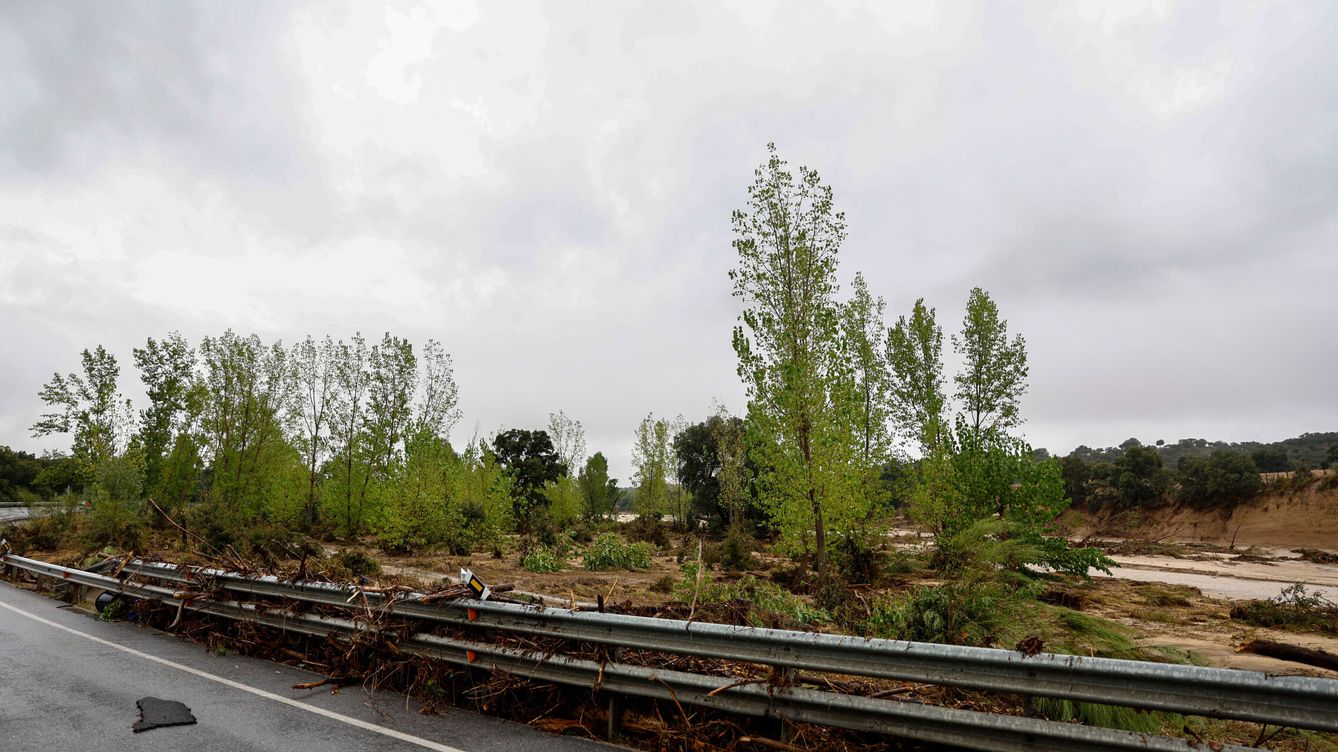 El corte de la 'carretera de los pantanos' tiene en vilo (otra vez) a los pueblos del oeste de Madrid: Es sangrante