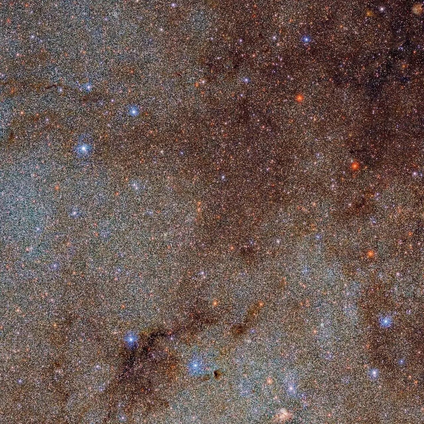 Una pequeña porción de un nuevo estudio de la Vía Láctea, con 3.320 millones de estrellas, tomada con la Cámara de Energía Oscura fabricada por el DOE en el Observatorio Interamericano Cerro Tololo de la NSF en Chile, un Programa de NOIRLab.