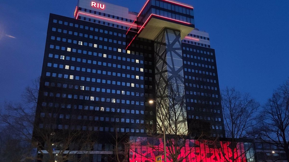 Los dueños de Pryconsa y la familia Riu venden su hotel estrella en Berlín