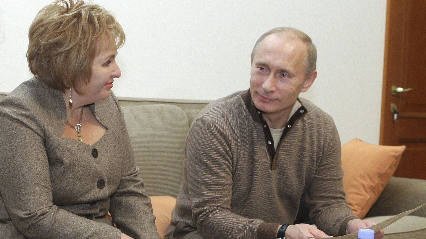 Vladímir Putin y Lyudmila Putina, en 2010. (EFE/Alexey Druzhinyn)