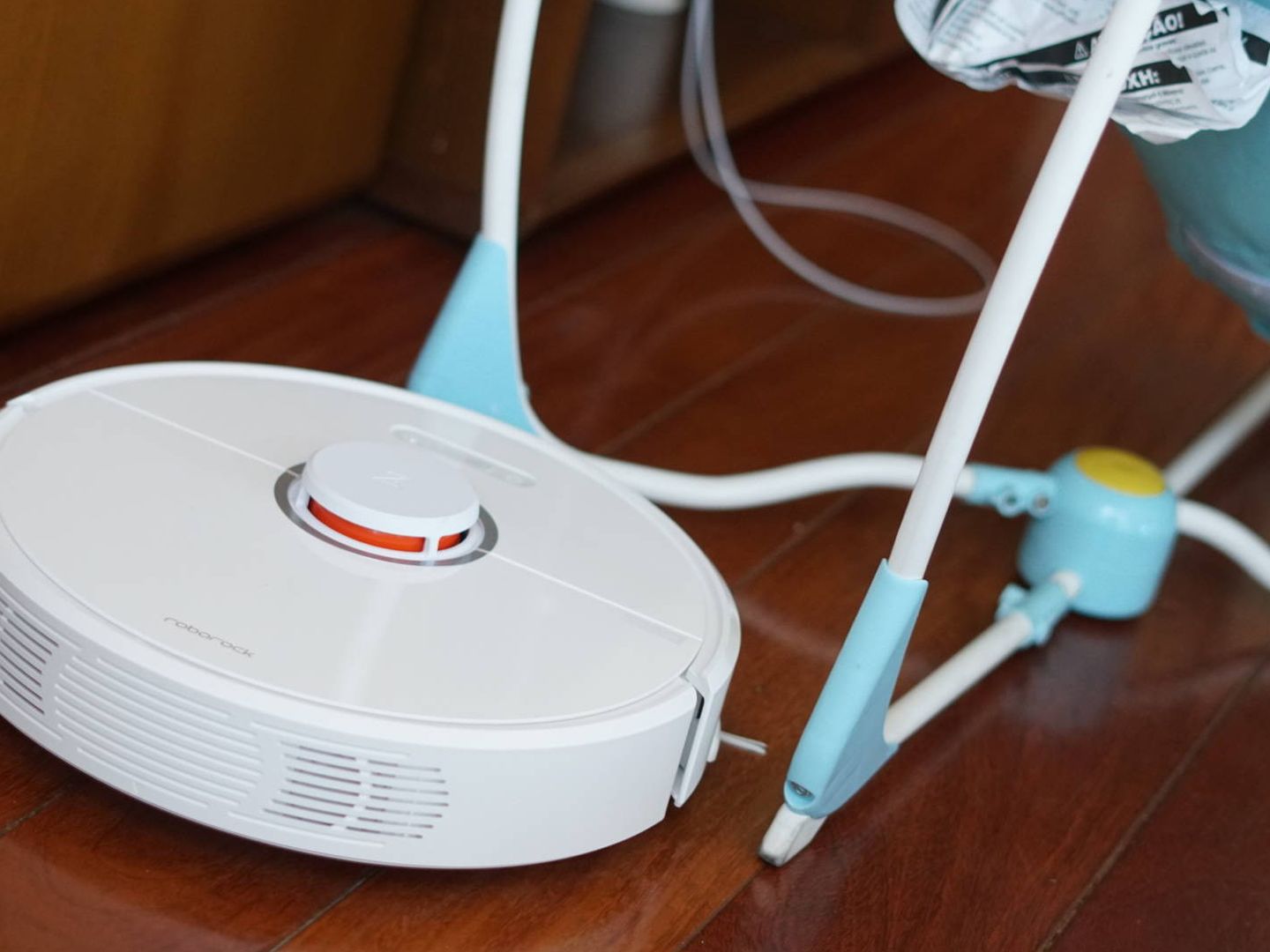 Cargador integrado para iRobot Roomba con cable norteamericano.