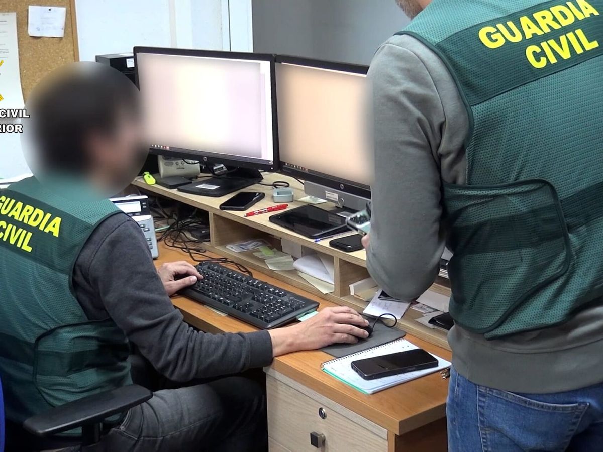 Foto: Agentes de la Guardia Civil en una imagen de archivo. (EFE/Guardia Civil)