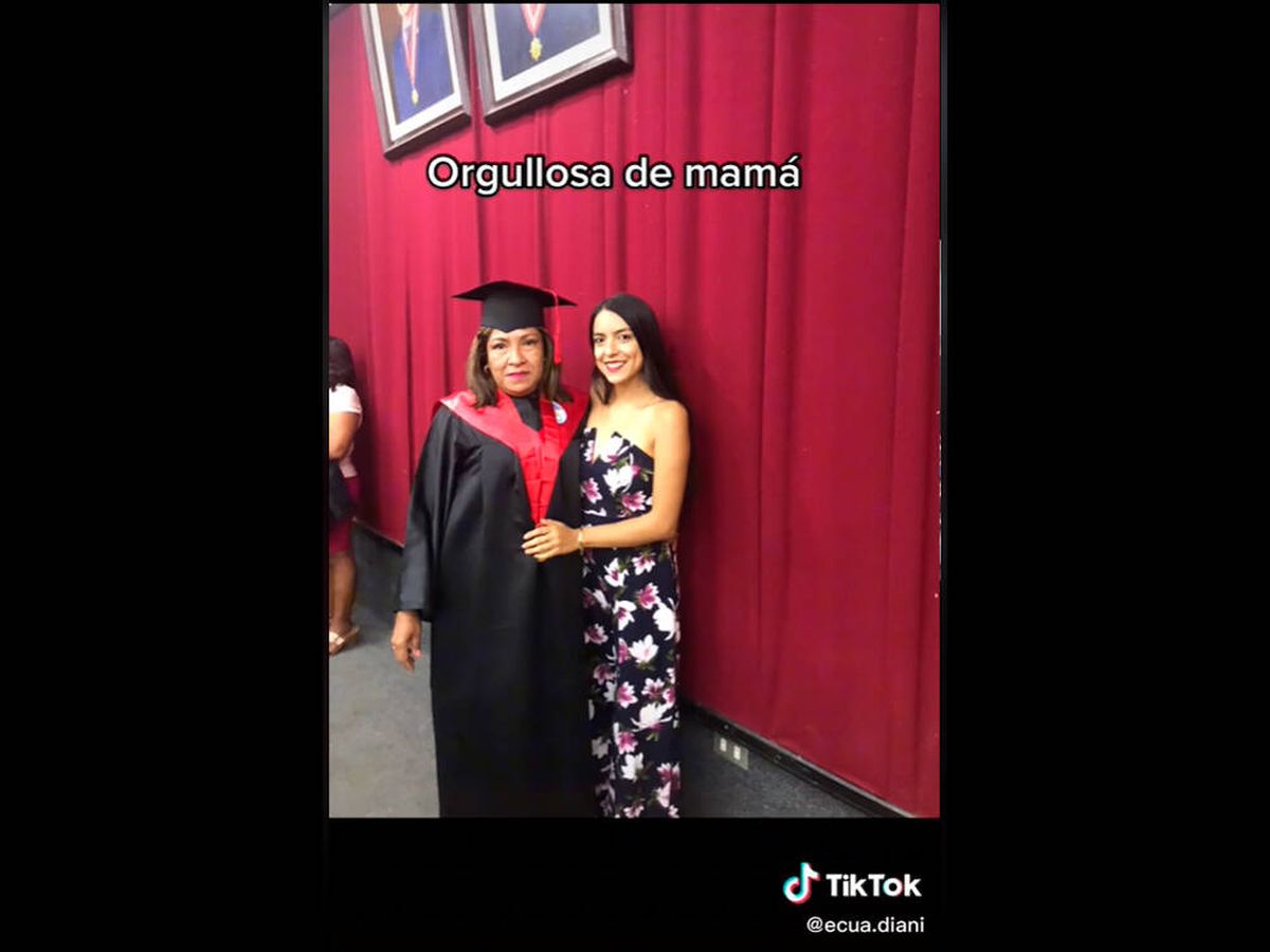 Foto: Madre e hija posan tras graduarse (TikTok/ecua.diani)