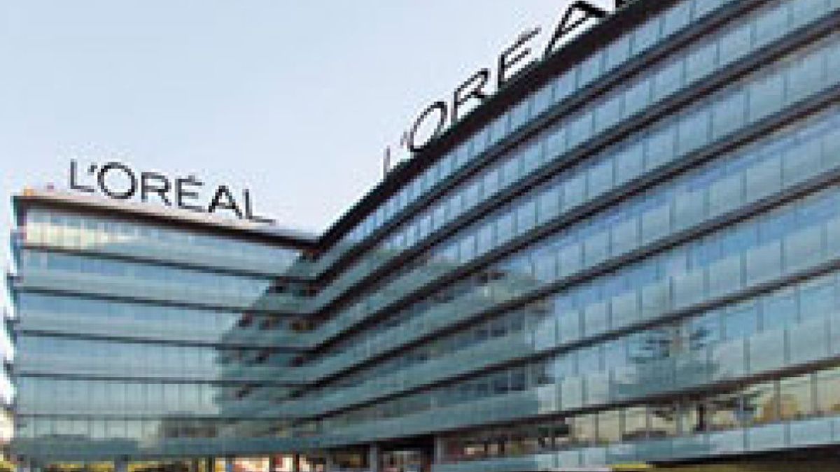 UBS rebaja su recomendación sobre L'Oréal a neutral