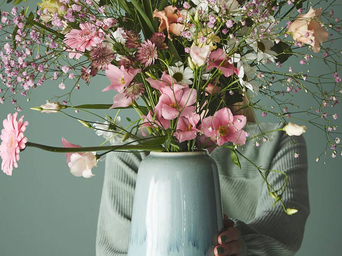 Compra flores ya mismo para poder estrenar estos jarrones y floreros de  Ikea y Maisons du Monde