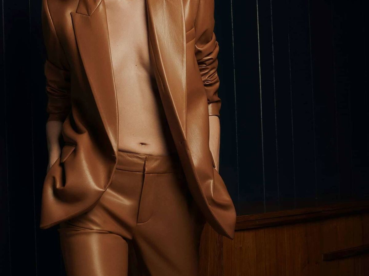 Foto: Pantalón y chaqueta efecto piel de Zara. (Cortesía)