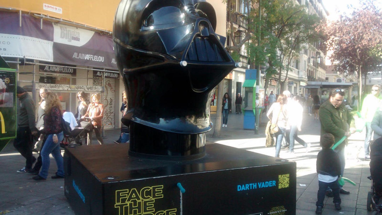 Foto: Casco de Darth Vader, sin su parte superior. Foto: Somos Malasaña