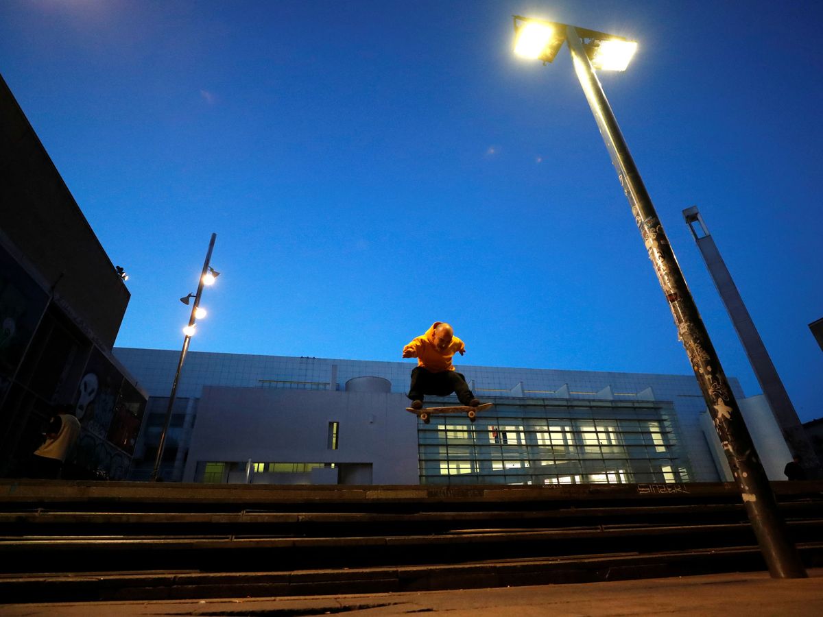 Foto: Un 'skater' frente al MACBA. (REUTERS/Nacho Doce)
