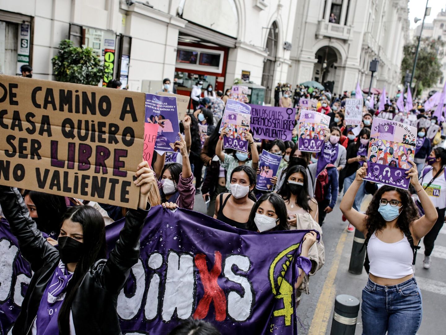 Una de las manifestaciones feministas celebradas alrededor de todo el mundo. En este caso, en Lima, Perú. (EFE/Stringer)