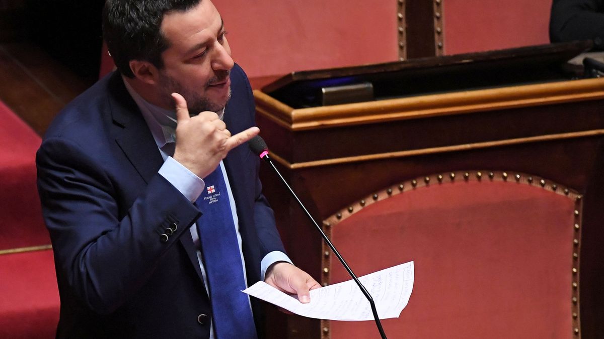 Los fieles de Salvini se pasan de extrema a la extremísima derecha con los Fratelli d'Italia