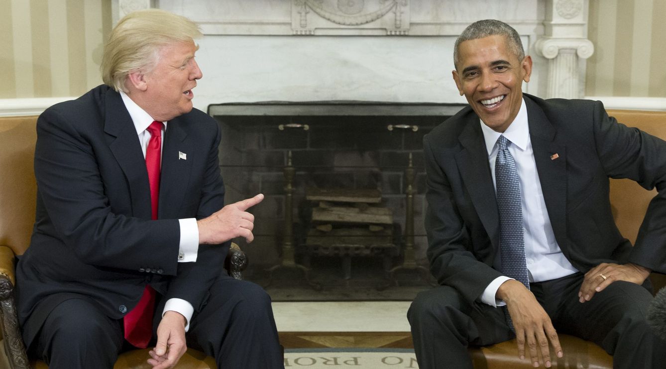 Barack Obama junto con el entonces presidente electo Donald Trump al final de su encuentro en el despacho oval en la Casa Blanca, en noviembre de 2016. (EFE)