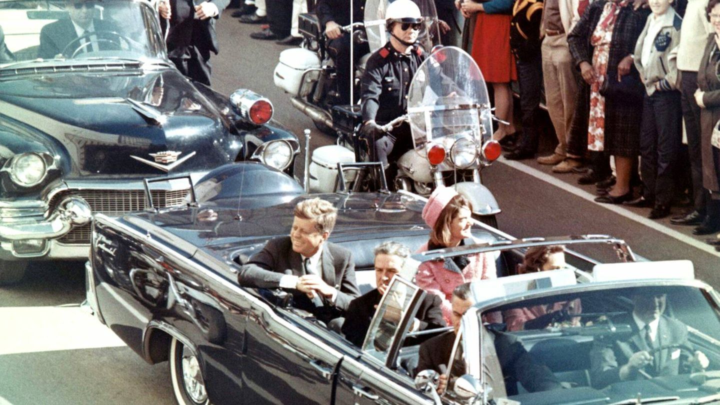 John F. Kennedy minutos antes del disparo (Walt Cisco/Dallas Morning News/Wikipedia)