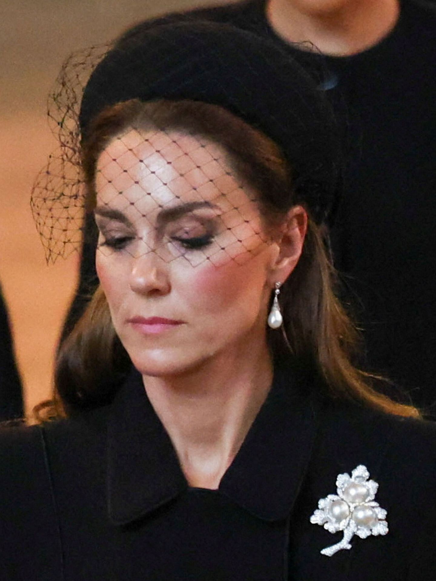 Kate Middleton, con un broche de Isabel II. (Reuters/Pool/Phil Noble)