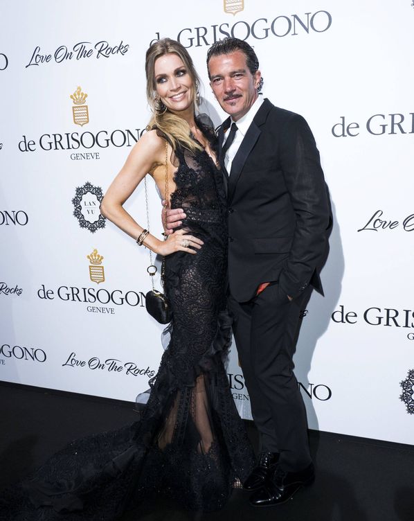 Antonio Banderas y Nicole Kimpel asisten a la fiesta de De Grisogono en Antibes en 2017. (EFE)