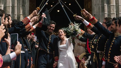 Un Porsche, una estrella Michelin y uniformes: la boda ‘diplomática’ de Alejandro y Almudena en Galicia