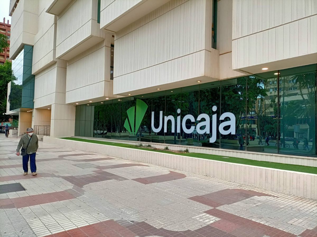 Foto: Sede central de Unicaja en la capital malagueña. (P.D.A.)