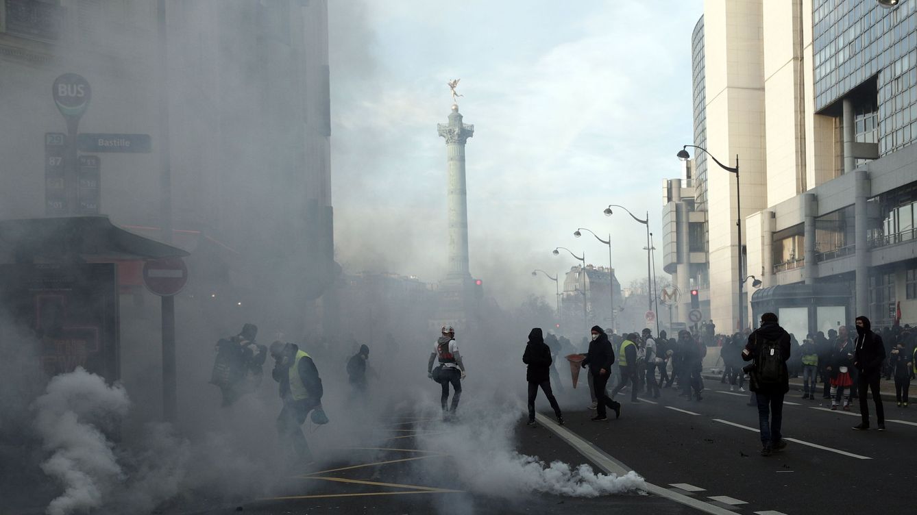 Foto: Imagen de la protesta contra la reforma de las pensiones en París. (Reuters)