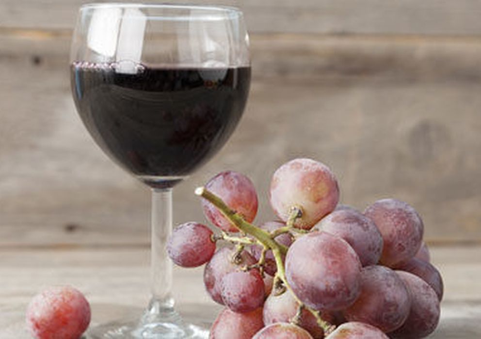 Foto: El vino tinto contiene grandes dosis de antioxidantes. (Corbis)