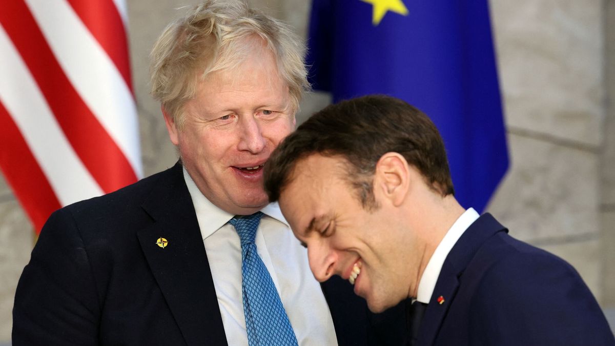 Nada queda de la 'entente cordiale': los 10.000 agujeros de la relación Johnson y Macron