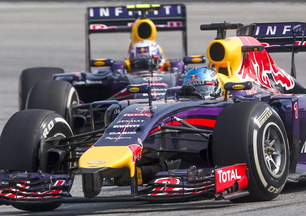 Foto: Sebastian Vettel y Daniel Ricciardo peleando por la tercera posición.