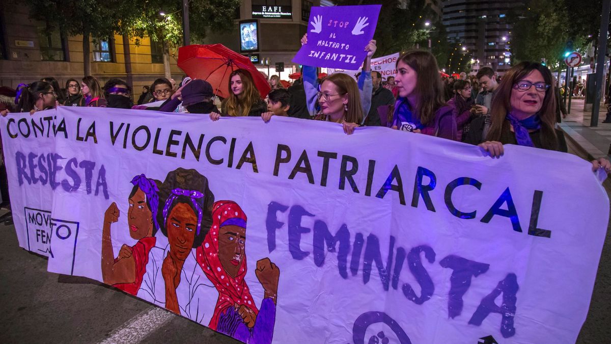 Irrumpe con una navaja en la manifestación contra la violencia de género en Granada
