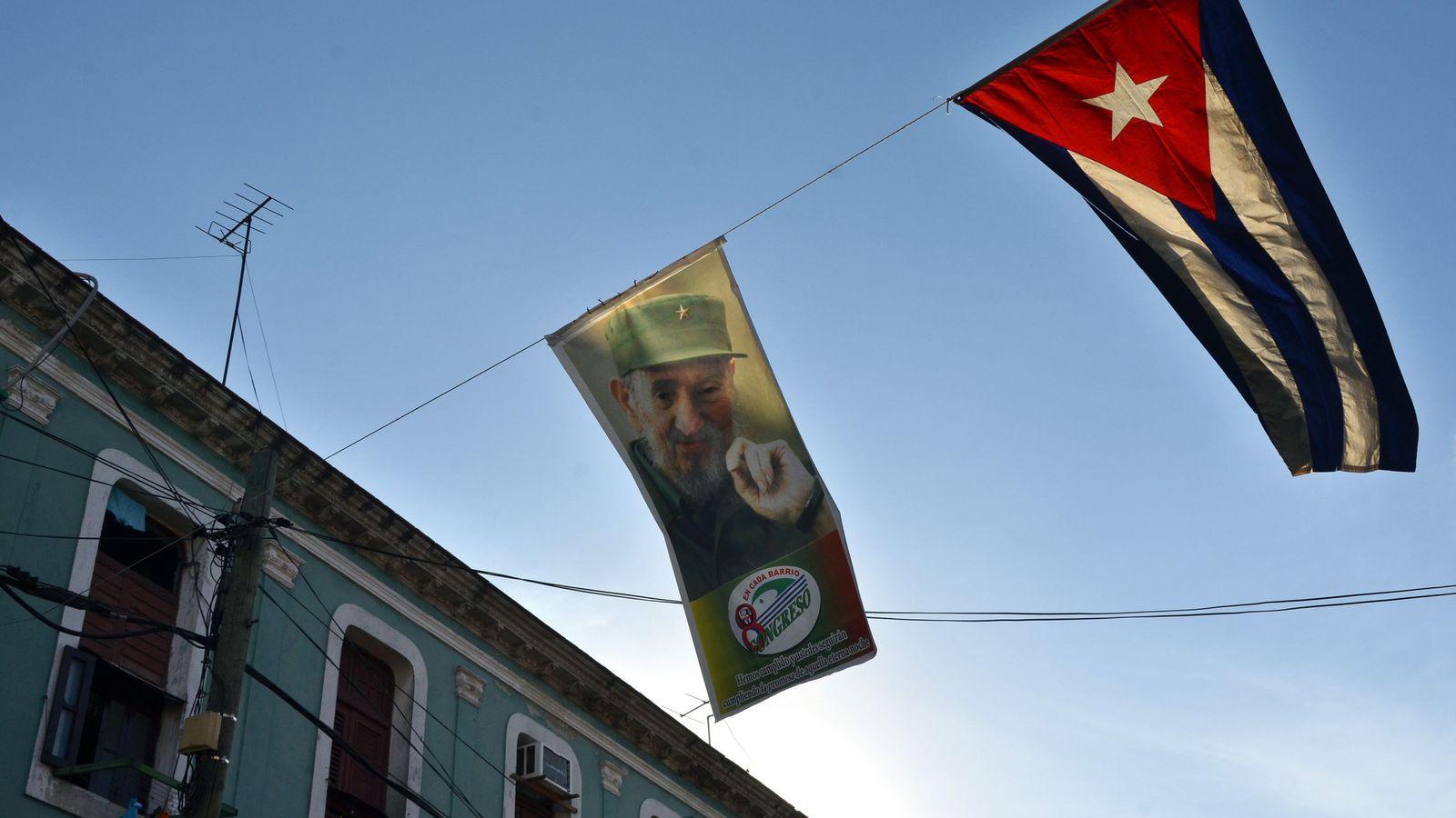 Foto: Fotografía donde se ve una imagen del fallecido líder cubano Fidel Castro. (Efe)