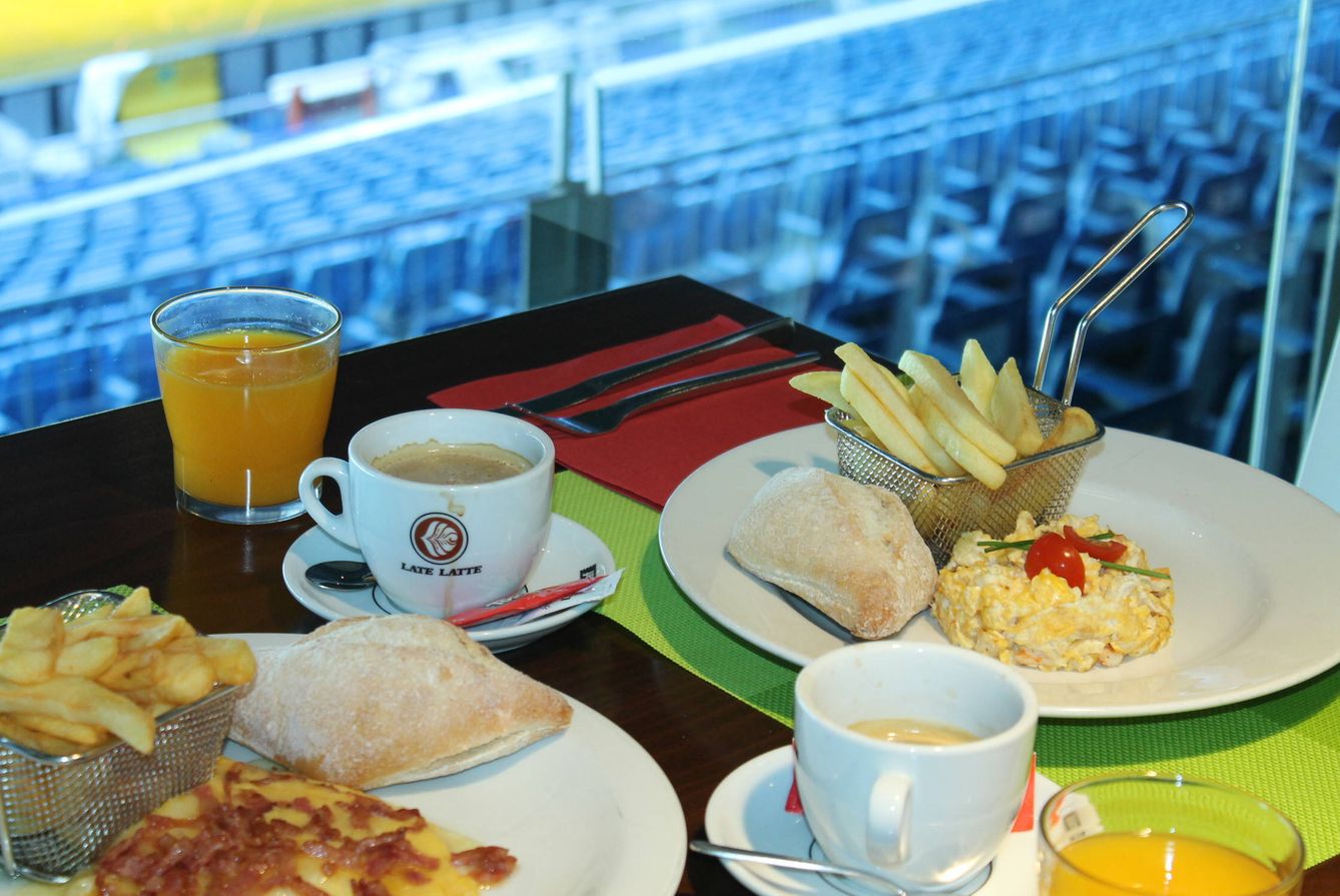 Comida con vistas en el Bernabéu.
