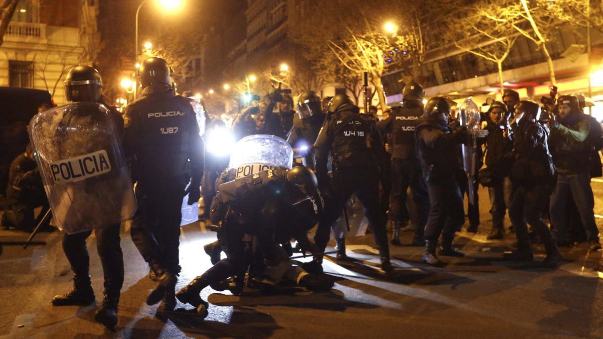 Interior se mueve para que los disturbios de Barcelona no se expandan como 'Gamonal'