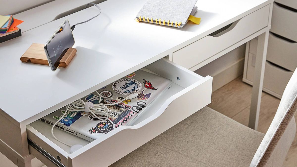 El nuevo escritorio de Ikea es ideal para habitaciones pequeñas y lo tiene todo