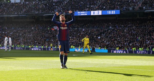 Foto: Messi celebra el 0-2 del Barcelona al Real Madrid en el Bernabéu. (Reuters)