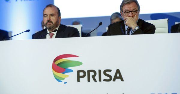 Foto: El presidente y el consejero delegado de Prisa, Juan Luis Cebrián y José Luis Sainz, respectivamente, durante la junta general de accionistas de Prisa. (EFE)