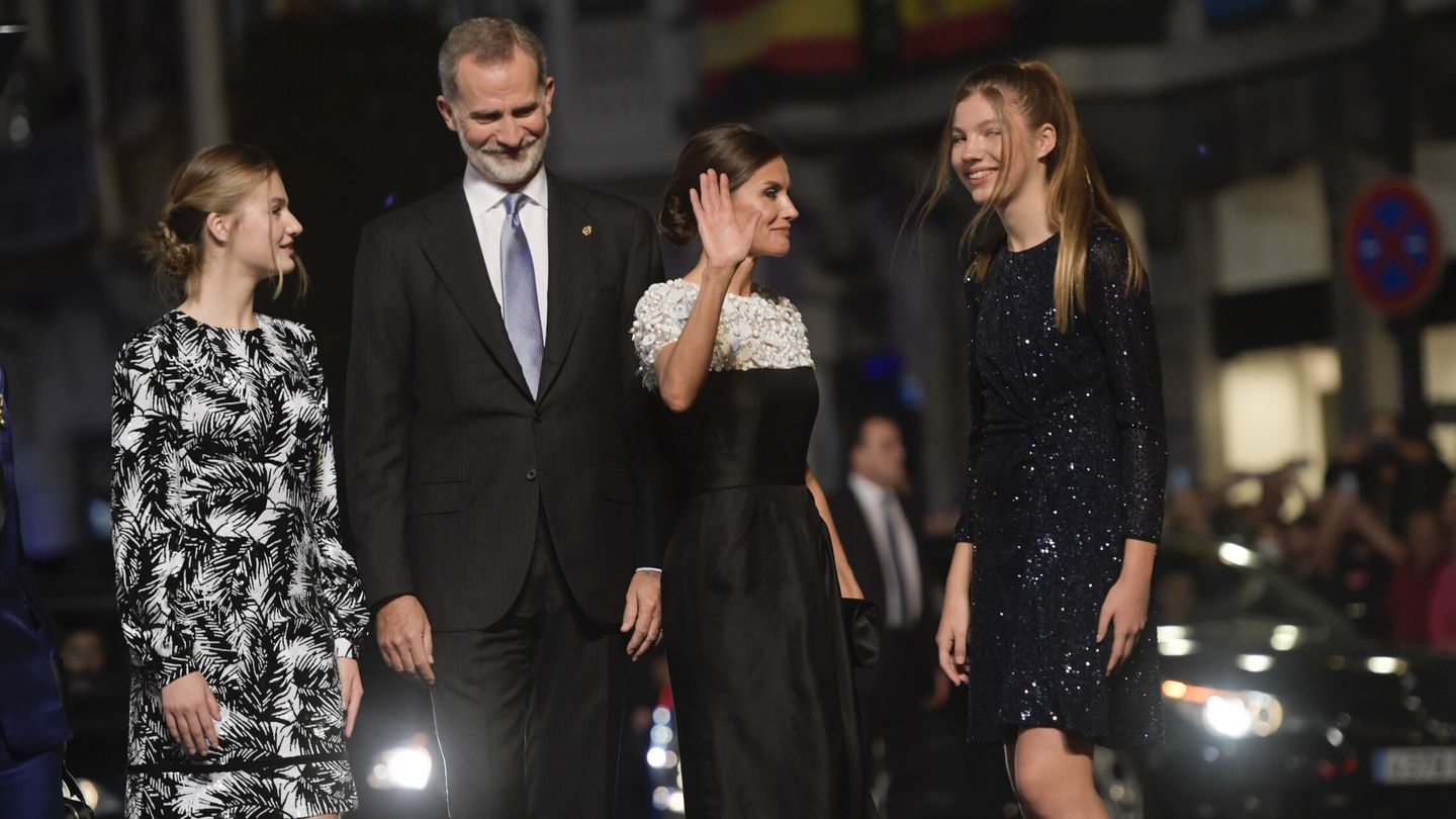 Leonor, el rey Felipe VI, la reina Letizia y la infanta Sofía, en la última edición de los Premios Princesa de Asturias. (EFE)