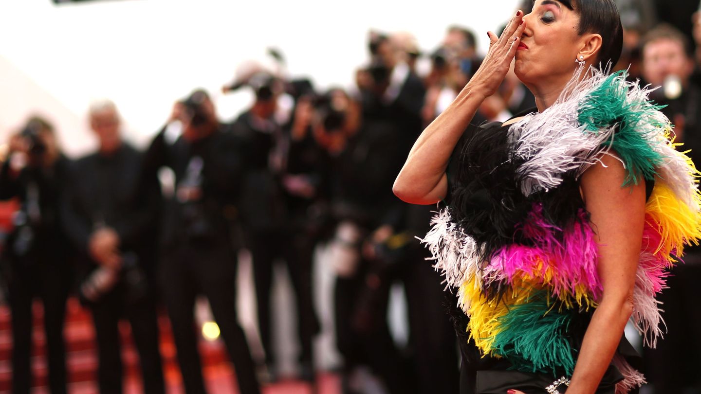 72nd Cannes Film Festival - Screening of the film 'Pain and Glory' (Dolor y gloria) in competition - Red Carpet Arrivals - Cannes, France, May 17, 2019.  Spanish actor Rosy de Palma gestures. REUTERS Stephane Mahe