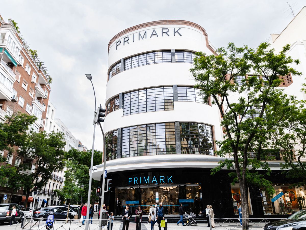 Foto: Fachada y exterior de la nueva tienda de Primark. (Europa Press/Carlos Luján)