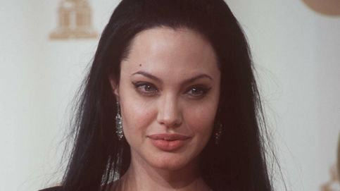 Noticia de 'Voguish vampire' o el maquillaje gótico a lo Angelina Jolie en los 2000 que vuelve a ser trendy