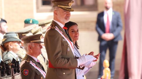 Felipe VI vuelve a jurar bandera 40 años después con la Princesa como testigo