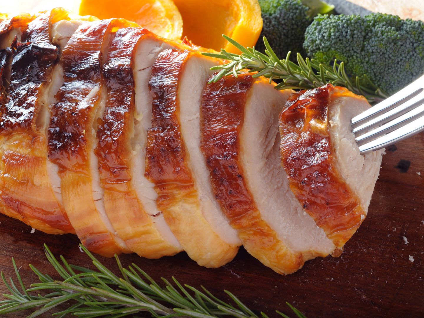 La carne de pavo contiene solo un 2,2% de grasa en su composición.