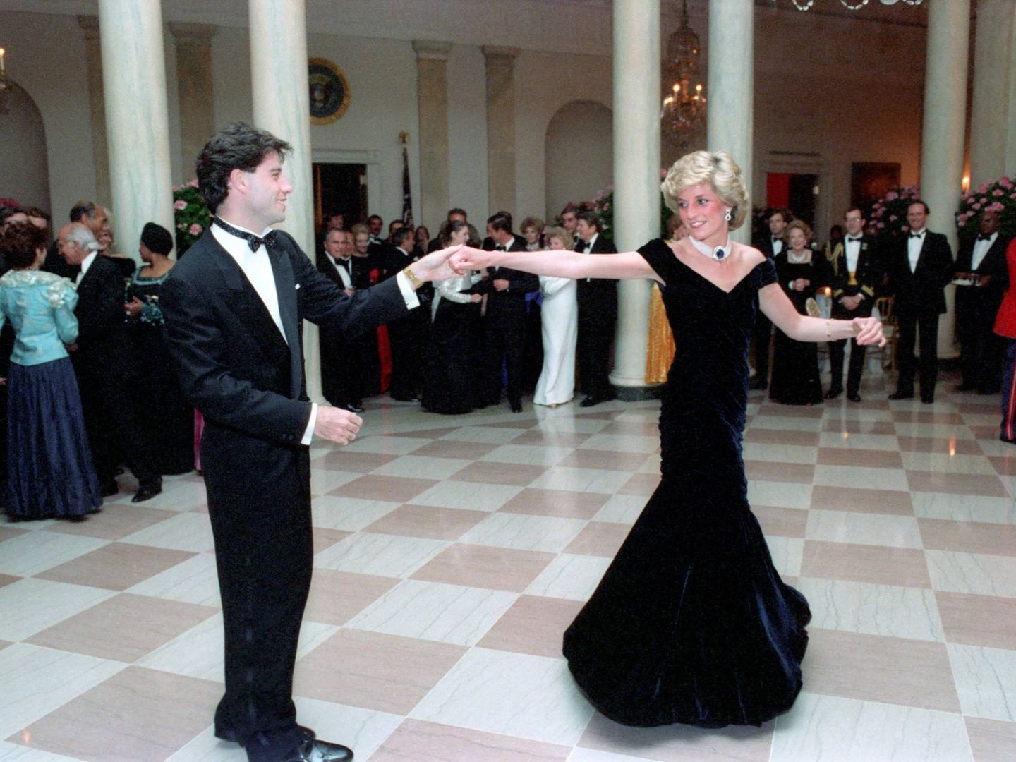 La princesa Diana y John Travolta,  bailando juntos en la Casa Blanca. (Cordon Press)