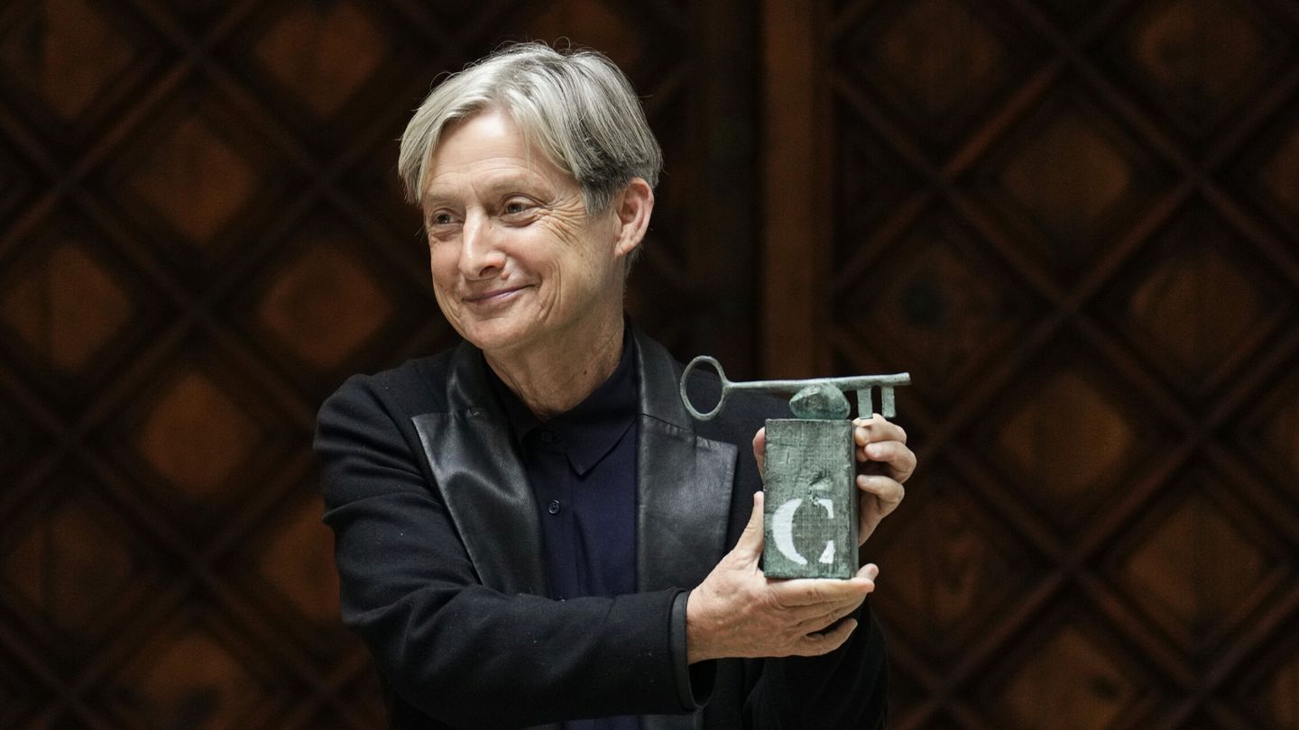 La filósofa estadounidense Judith Butler recoge el XXXIII Premio Internacional Catalunya. (EFE/Alejandro García)