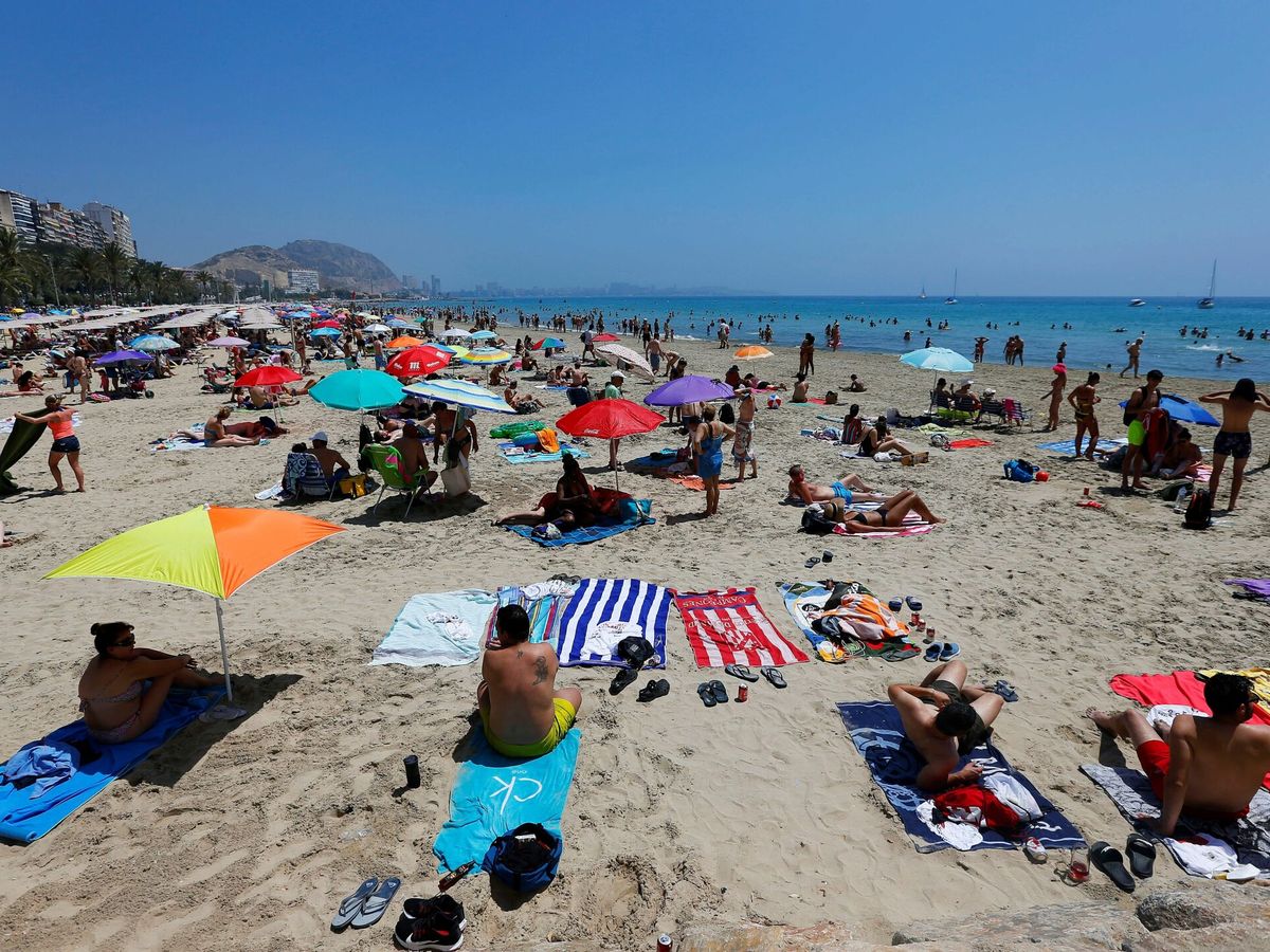 Foto: Una playa en Alicante. (EFE)