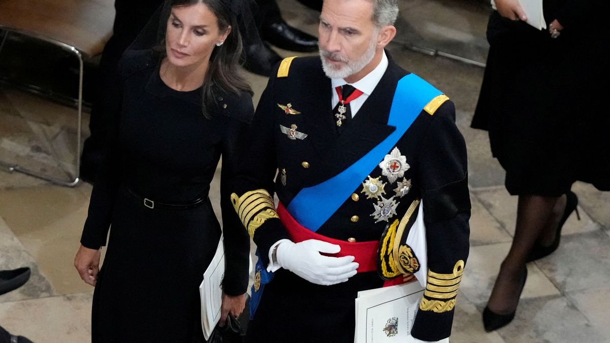 La asistencia de Juan Carlos y la duda de Felipe y Letizia en el funeral de Constantino de Grecia