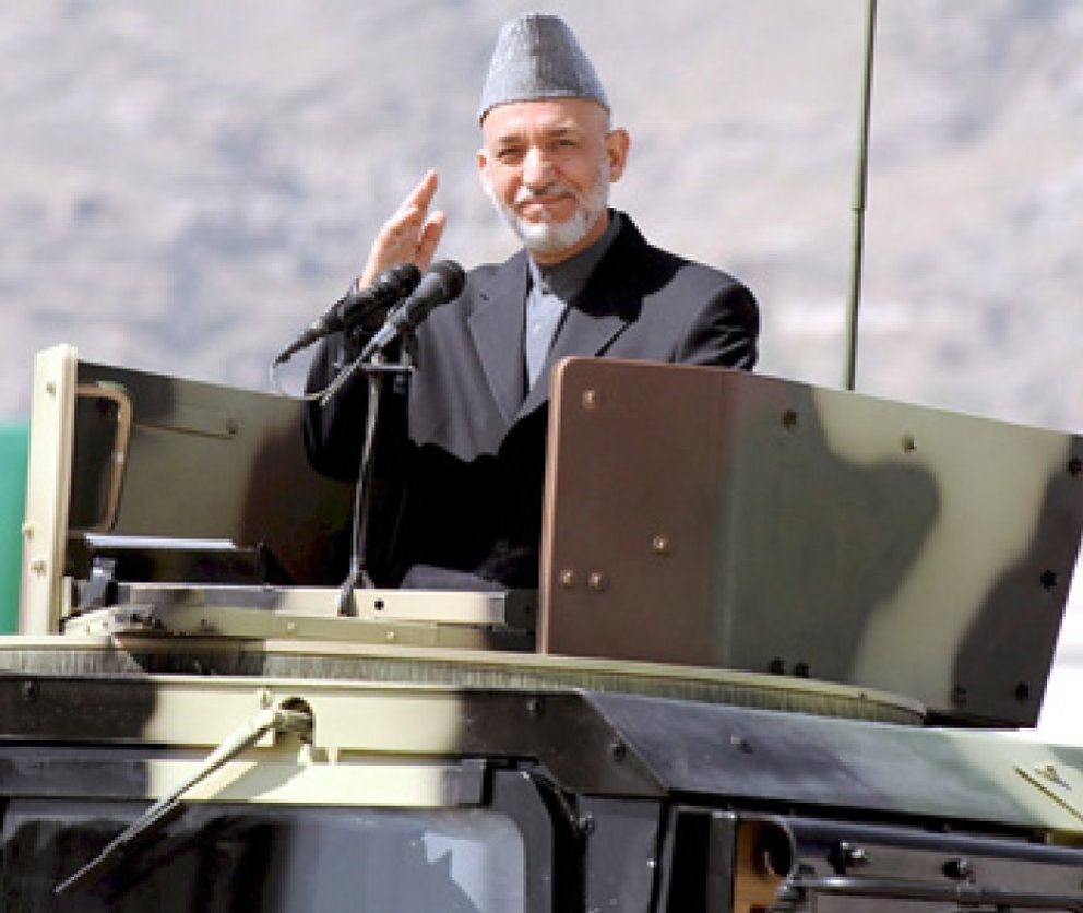 Foto: Karzai sale ileso de un ataque reivindicado por los talibanes y un grupo afín a Al Qaeda
