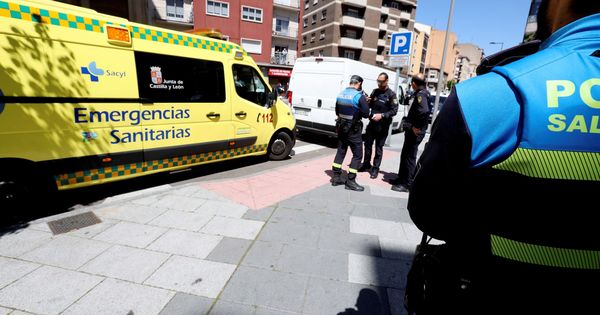 Foto: Detenido por apuñalar a su expareja en una plaza de Salamanca (Efe)
