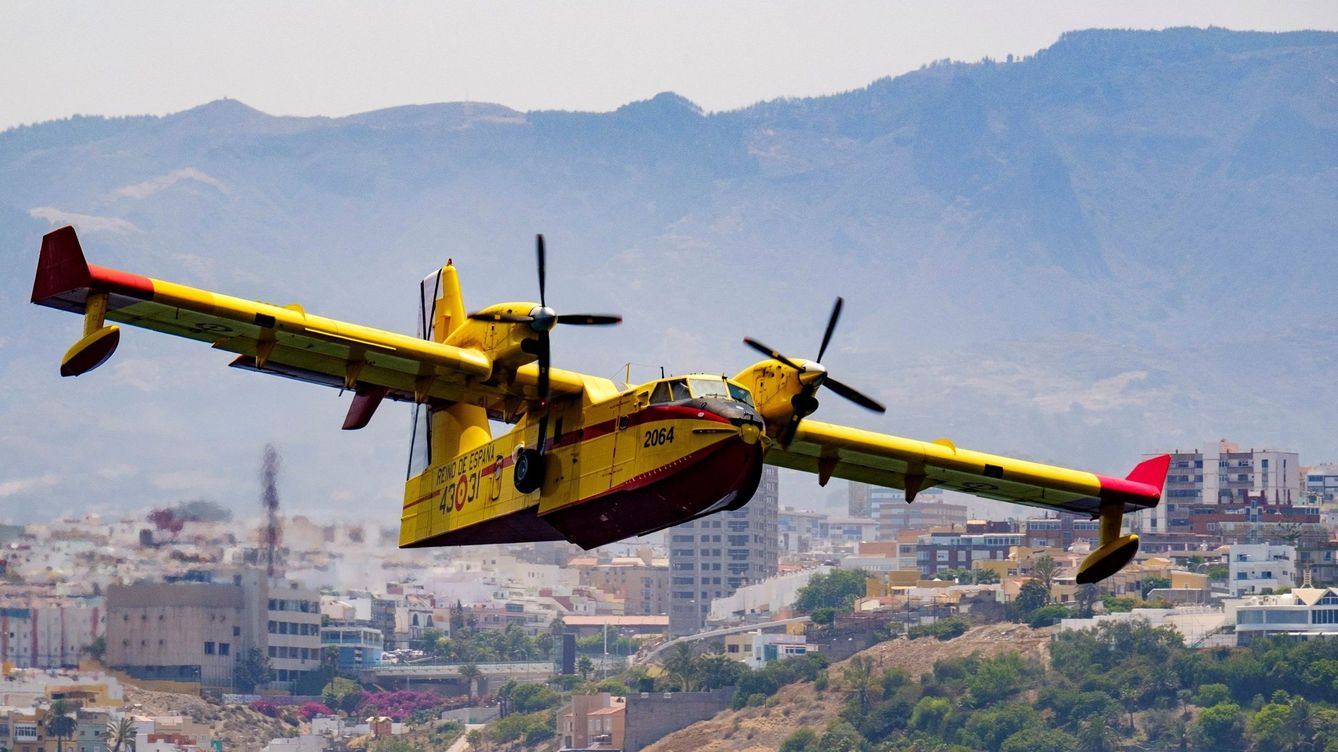 21 aeronaves contra el incendio de Gran Canaria: la batalla que se libra desde el aire