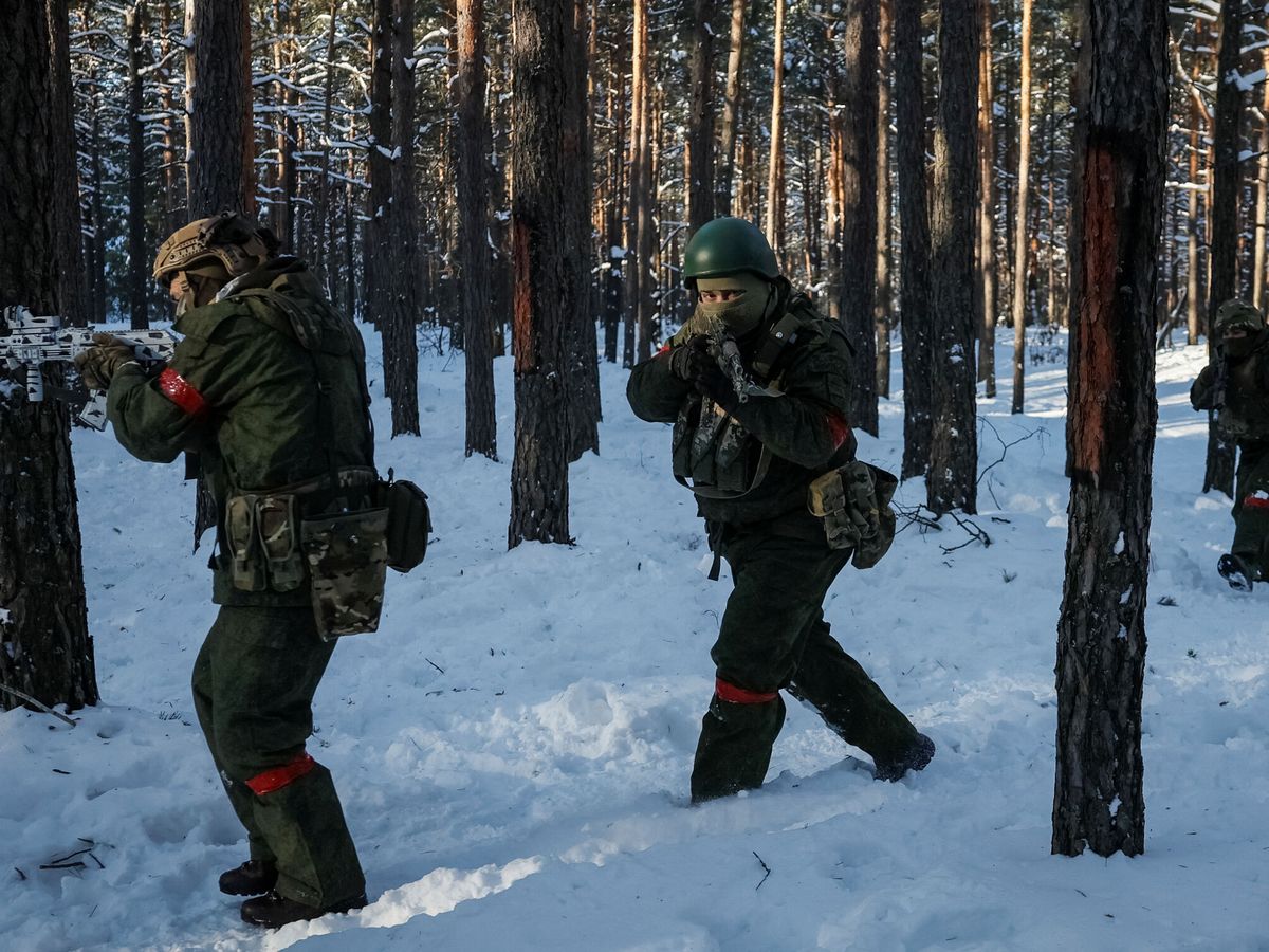 Foto: Soldados ucranianos en la frontera con Bielorrusia. (Reuters/Gleb Garanich)