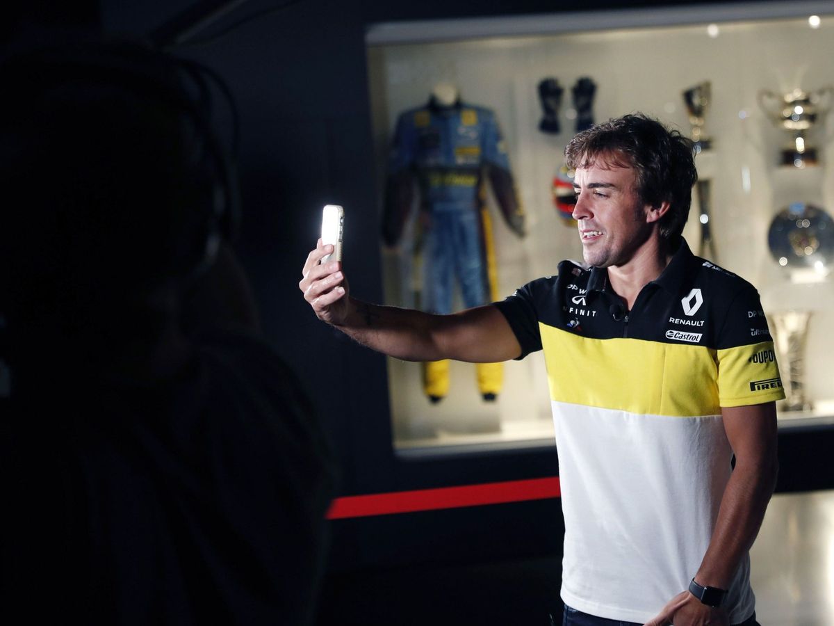 Foto: Fernando Alonso, en su museo, el día del anuncio de su tercera etapa con Renault (EFE)
