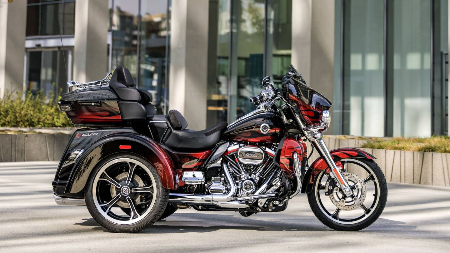 El triciclo Tri Glide es la moto más cara de la exclusiva serie CVO de Harley-Davidson.
